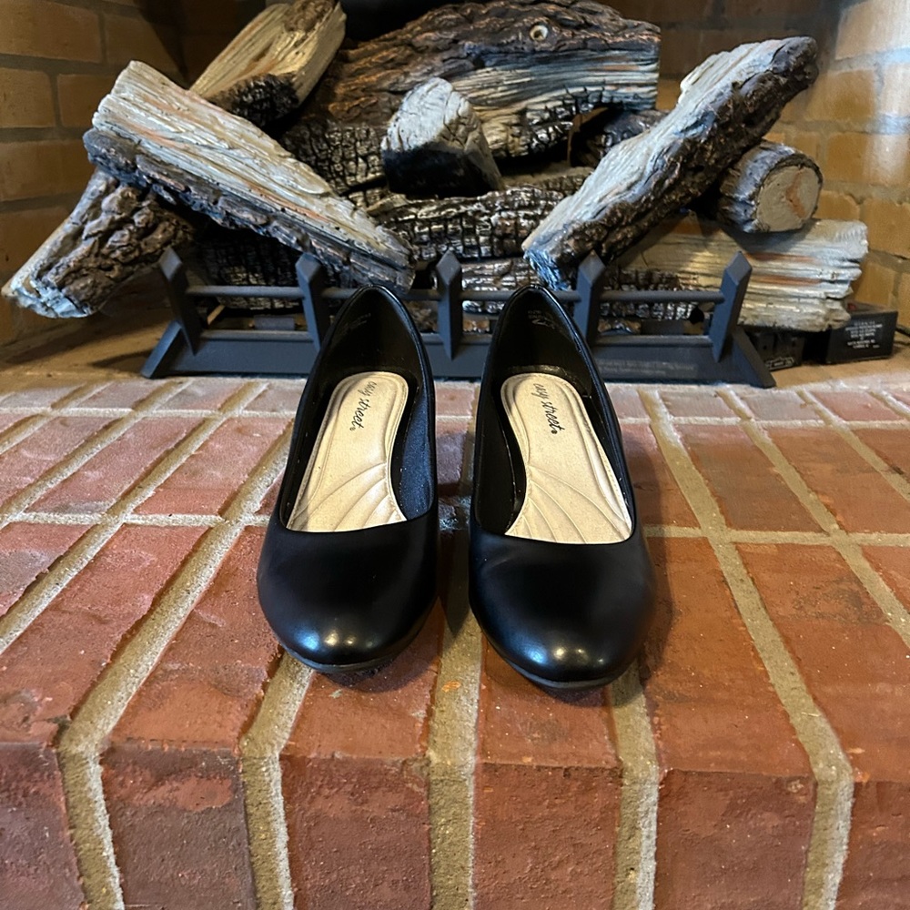 Easy Street black dress heels.